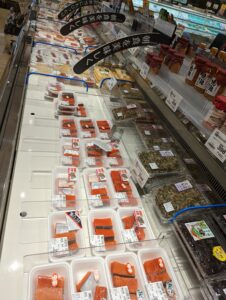 Inexpensive fresh sashimi in Japanese supermarkets