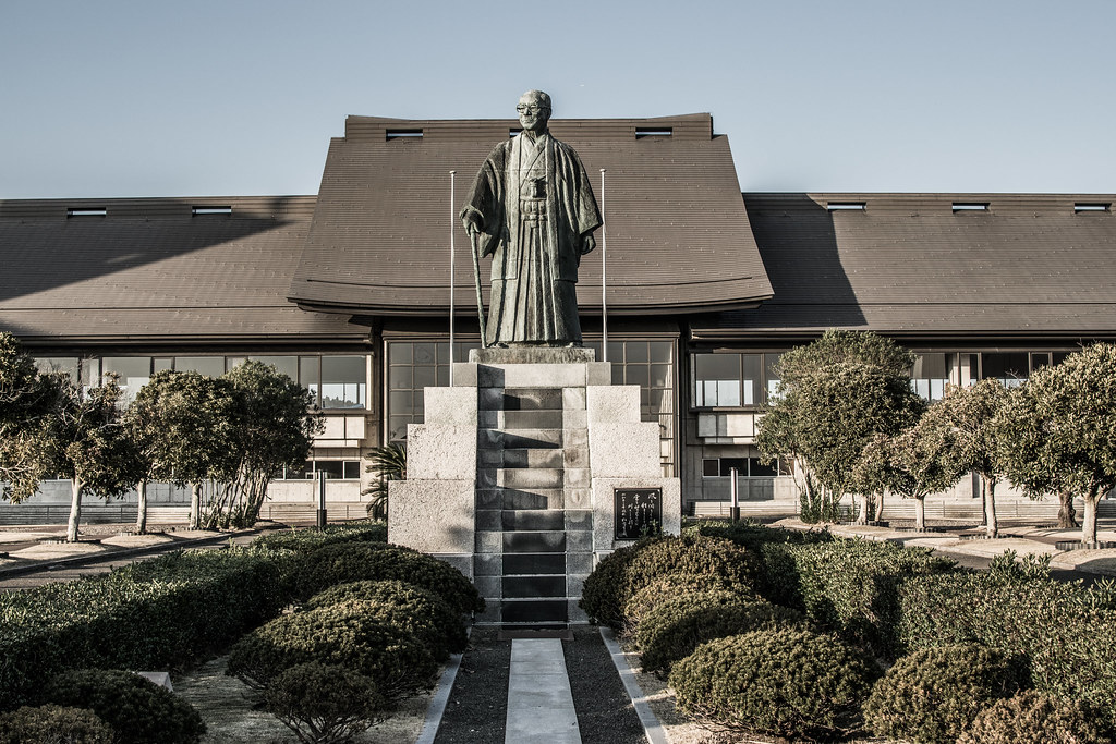 Statue afront the International Budo University